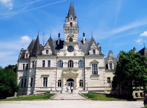 budmerice_castle_2011.jpg